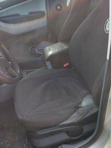 Шкода Фабия 2001 в Самборе на Automoto.ua Серый Шкода Фабия, объемом двигателя 1.9 л и пробегом 365 тыс. км за 2800 $, фото 12 на Automoto.ua