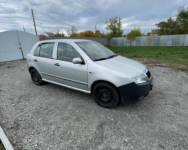 Сірий Шкода Фабія, об'ємом двигуна 1.39 л та пробігом 280 тис. км за 2100 $, фото 2 на Automoto.ua