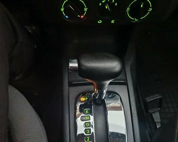 Серый Шкода Фабия, объемом двигателя 1.39 л и пробегом 290 тыс. км за 4000 $, фото 2 на Automoto.ua