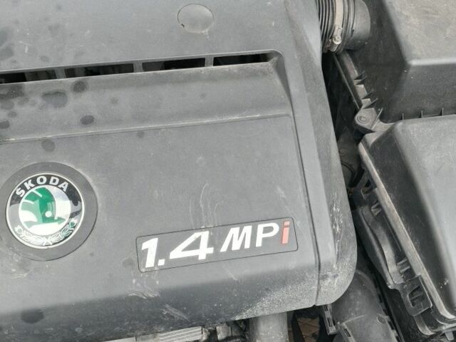 Серый Шкода Фабия, объемом двигателя 1.4 л и пробегом 150 тыс. км за 3800 $, фото 5 на Automoto.ua