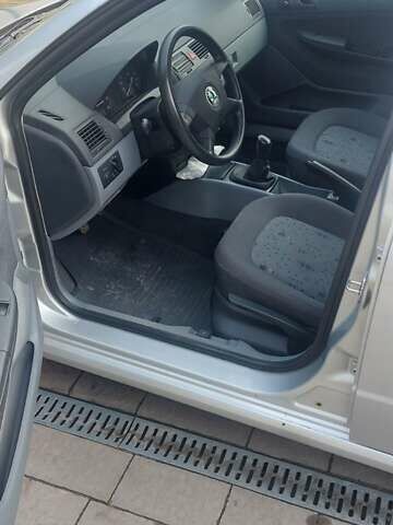 Серый Шкода Фабия, объемом двигателя 1.39 л и пробегом 158 тыс. км за 2350 $, фото 4 на Automoto.ua