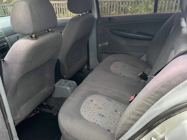 Сірий Шкода Фабія, об'ємом двигуна 1.4 л та пробігом 315 тис. км за 3700 $, фото 11 на Automoto.ua