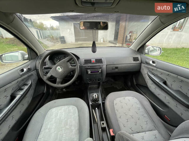 Сірий Шкода Фабія, об'ємом двигуна 1.39 л та пробігом 280 тис. км за 2100 $, фото 7 на Automoto.ua