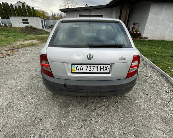 Сірий Шкода Фабія, об'ємом двигуна 1.39 л та пробігом 280 тис. км за 2100 $, фото 4 на Automoto.ua