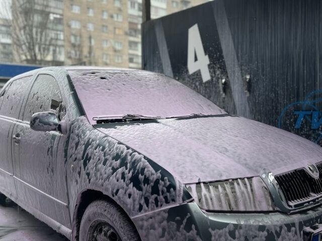 Сірий Шкода Фабія, об'ємом двигуна 1.4 л та пробігом 220 тис. км за 1066 $, фото 3 на Automoto.ua