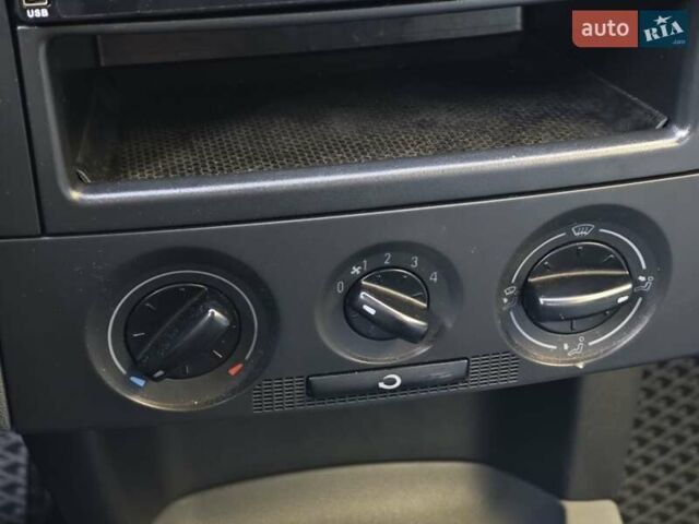 Сірий Шкода Фабія, об'ємом двигуна 1.39 л та пробігом 166 тис. км за 4500 $, фото 79 на Automoto.ua