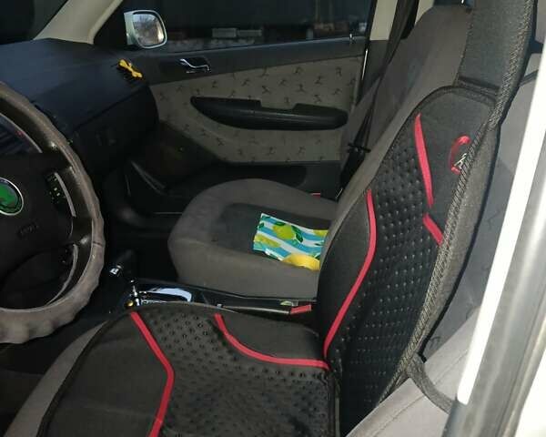 Серый Шкода Фабия, объемом двигателя 1.39 л и пробегом 290 тыс. км за 4000 $, фото 10 на Automoto.ua