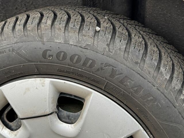 Сірий Шкода Фабія, об'ємом двигуна 1.4 л та пробігом 250 тис. км за 2500 $, фото 8 на Automoto.ua