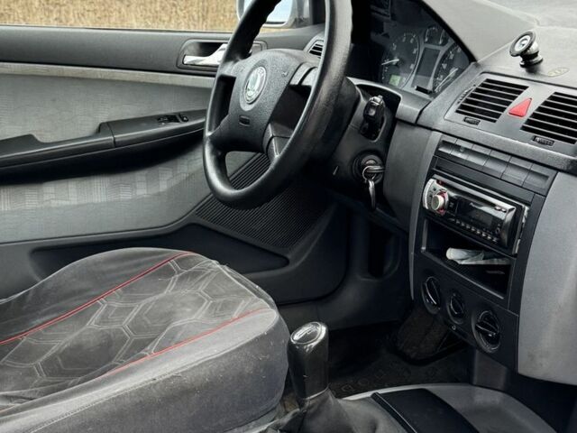 Сірий Шкода Фабія, об'ємом двигуна 1.4 л та пробігом 250 тис. км за 2500 $, фото 9 на Automoto.ua