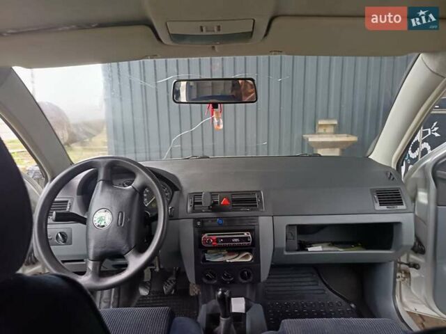 Серый Шкода Фабия, объемом двигателя 1.39 л и пробегом 289 тыс. км за 2800 $, фото 4 на Automoto.ua