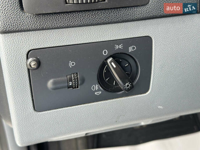 Серый Шкода Фабия, объемом двигателя 1.4 л и пробегом 182 тыс. км за 3900 $, фото 36 на Automoto.ua