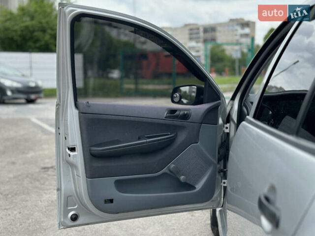 Серый Шкода Фабия, объемом двигателя 1.4 л и пробегом 182 тыс. км за 3900 $, фото 30 на Automoto.ua