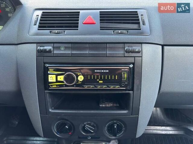 Серый Шкода Фабия, объемом двигателя 1.4 л и пробегом 291 тыс. км за 3500 $, фото 13 на Automoto.ua