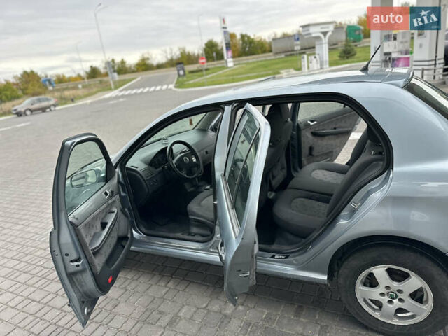 Серый Шкода Фабия, объемом двигателя 1.39 л и пробегом 270 тыс. км за 2900 $, фото 12 на Automoto.ua