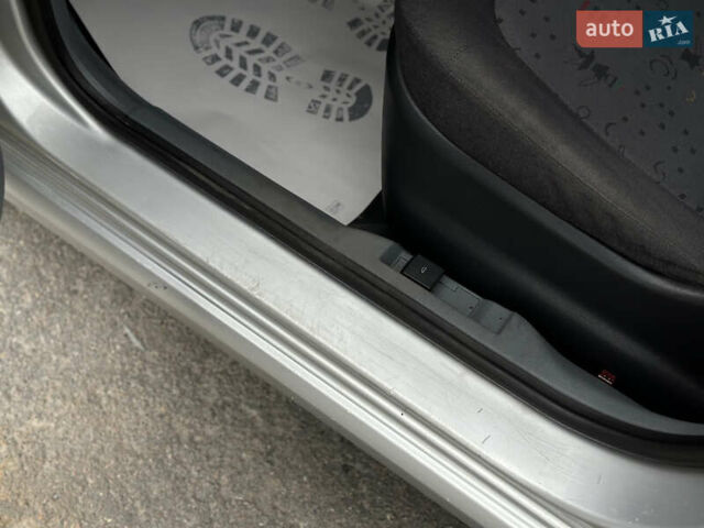 Серый Шкода Фабия, объемом двигателя 1.4 л и пробегом 182 тыс. км за 3900 $, фото 31 на Automoto.ua