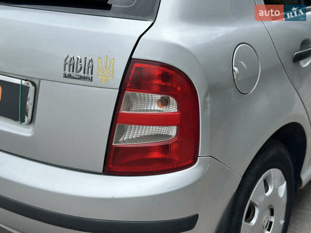 Серый Шкода Фабия, объемом двигателя 1.4 л и пробегом 182 тыс. км за 3900 $, фото 26 на Automoto.ua