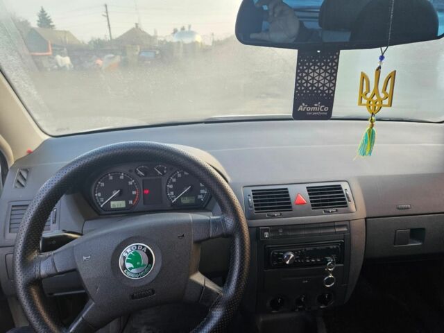 Серый Шкода Фабия, объемом двигателя 1.4 л и пробегом 361 тыс. км за 3300 $, фото 3 на Automoto.ua