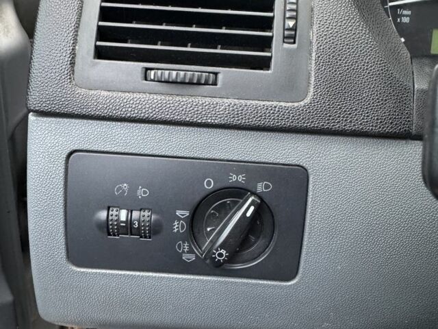 Сірий Шкода Фабія, об'ємом двигуна 1.4 л та пробігом 250 тис. км за 2500 $, фото 15 на Automoto.ua