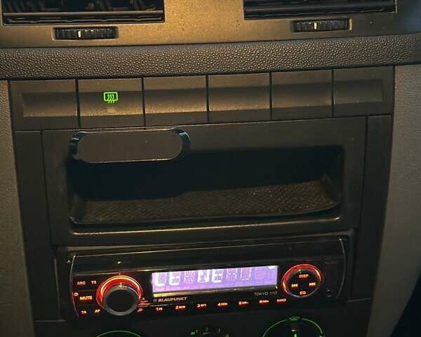 Сірий Шкода Фабія, об'ємом двигуна 1.39 л та пробігом 340 тис. км за 2100 $, фото 6 на Automoto.ua