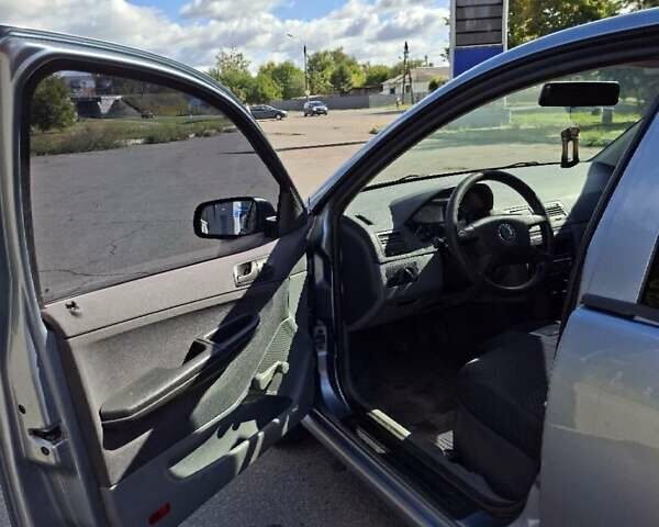 Серый Шкода Фабия, объемом двигателя 1.4 л и пробегом 195 тыс. км за 2900 $, фото 5 на Automoto.ua