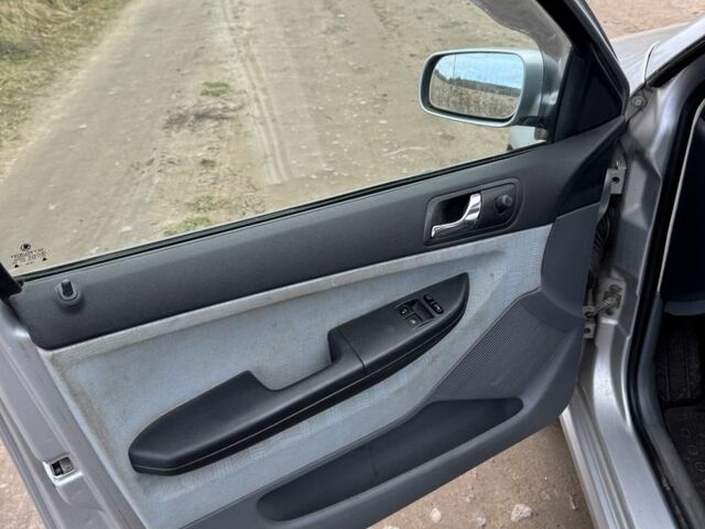 Сірий Шкода Фабія, об'ємом двигуна 1.4 л та пробігом 250 тис. км за 2500 $, фото 13 на Automoto.ua