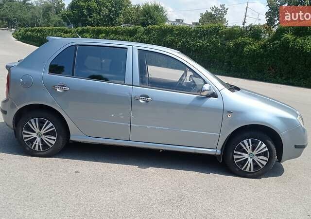 Сірий Шкода Фабія, об'ємом двигуна 1.4 л та пробігом 300 тис. км за 2600 $, фото 5 на Automoto.ua