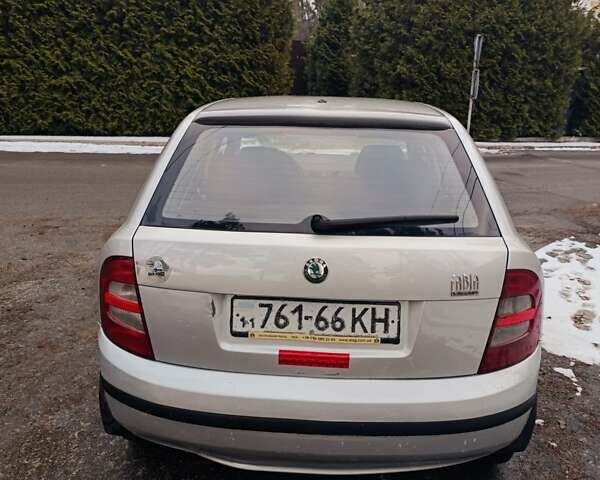 Сірий Шкода Фабія, об'ємом двигуна 1.39 л та пробігом 260 тис. км за 2800 $, фото 1 на Automoto.ua