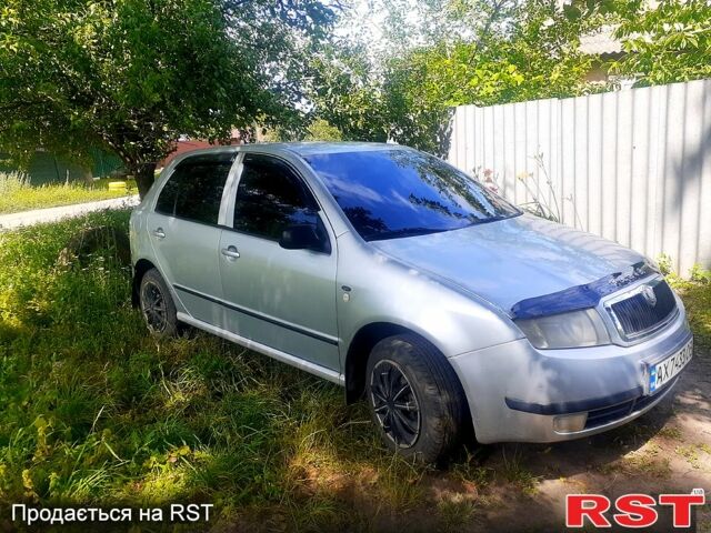 Серый Шкода Фабия, объемом двигателя 1.4 л и пробегом 378 тыс. км за 2800 $, фото 2 на Automoto.ua