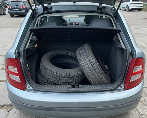 Серый Шкода Фабия, объемом двигателя 1.4 л и пробегом 179 тыс. км за 3500 $, фото 8 на Automoto.ua