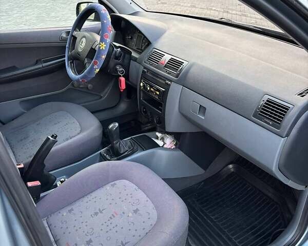 Серый Шкода Фабия, объемом двигателя 1.4 л и пробегом 291 тыс. км за 3500 $, фото 11 на Automoto.ua