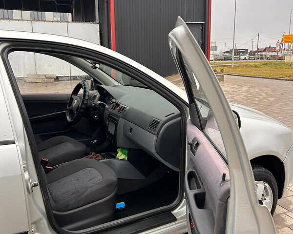 Серый Шкода Фабия, объемом двигателя 1.4 л и пробегом 285 тыс. км за 2999 $, фото 4 на Automoto.ua