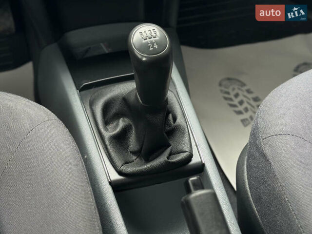 Серый Шкода Фабия, объемом двигателя 1.4 л и пробегом 182 тыс. км за 3900 $, фото 42 на Automoto.ua