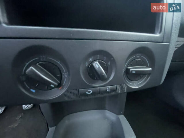 Серый Шкода Фабия, объемом двигателя 1.4 л и пробегом 179 тыс. км за 3500 $, фото 7 на Automoto.ua