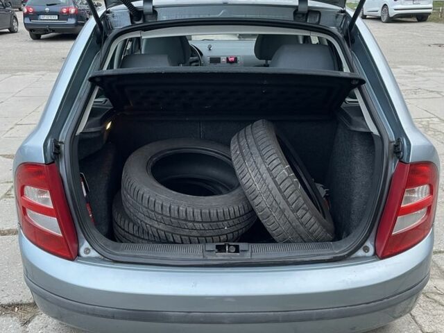 Серый Шкода Фабия, объемом двигателя 1.4 л и пробегом 179 тыс. км за 3500 $, фото 5 на Automoto.ua