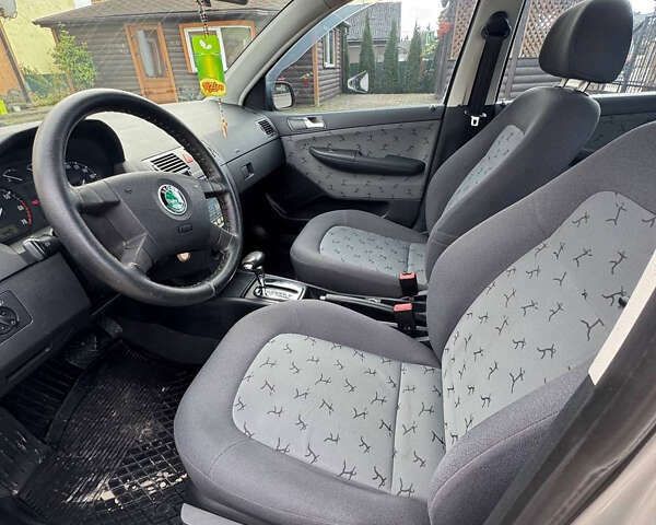 Серый Шкода Фабия, объемом двигателя 1.39 л и пробегом 195 тыс. км за 4495 $, фото 19 на Automoto.ua