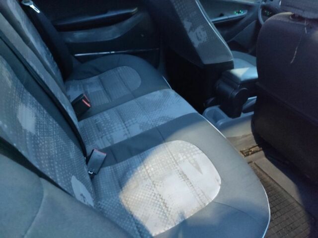 Серый Шкода Фабия, объемом двигателя 1.4 л и пробегом 262 тыс. км за 3500 $, фото 5 на Automoto.ua