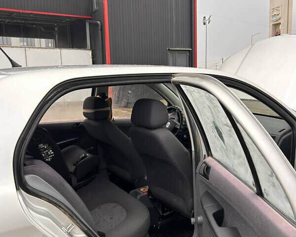 Серый Шкода Фабия, объемом двигателя 1.4 л и пробегом 285 тыс. км за 2999 $, фото 3 на Automoto.ua