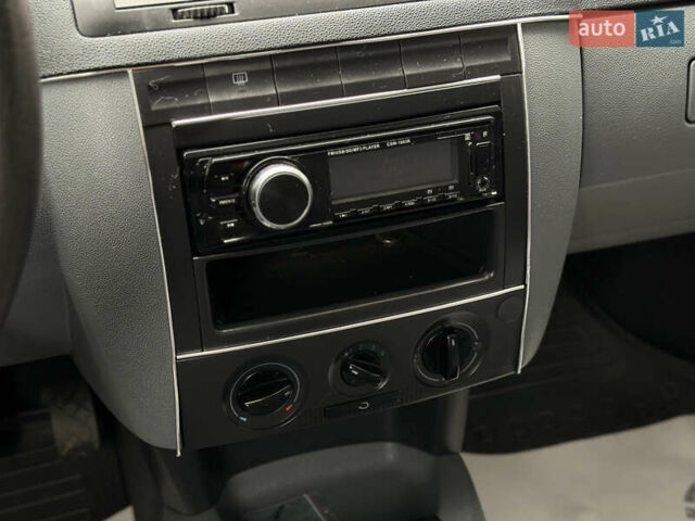 Серый Шкода Фабия, объемом двигателя 1.4 л и пробегом 182 тыс. км за 3900 $, фото 41 на Automoto.ua