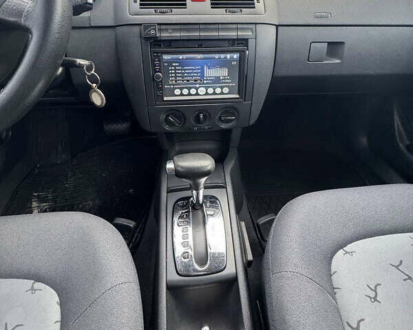 Серый Шкода Фабия, объемом двигателя 1.39 л и пробегом 195 тыс. км за 4495 $, фото 24 на Automoto.ua