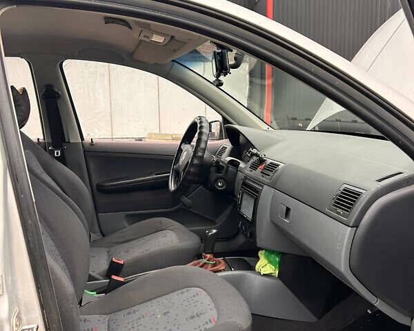 Серый Шкода Фабия, объемом двигателя 1.4 л и пробегом 285 тыс. км за 2999 $, фото 1 на Automoto.ua