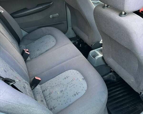 Серый Шкода Фабия, объемом двигателя 1.4 л и пробегом 291 тыс. км за 3500 $, фото 10 на Automoto.ua