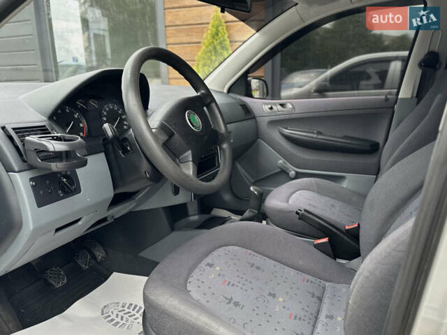 Серый Шкода Фабия, объемом двигателя 1.4 л и пробегом 182 тыс. км за 3900 $, фото 33 на Automoto.ua