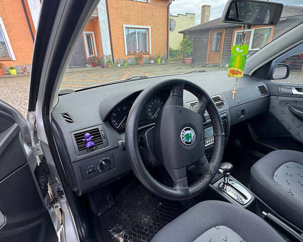 Серый Шкода Фабия, объемом двигателя 1.39 л и пробегом 195 тыс. км за 4495 $, фото 21 на Automoto.ua