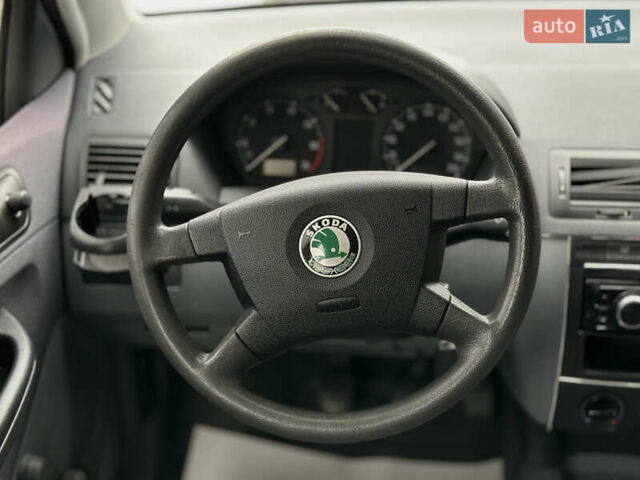 Серый Шкода Фабия, объемом двигателя 1.4 л и пробегом 182 тыс. км за 3900 $, фото 37 на Automoto.ua