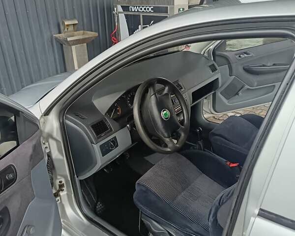 Серый Шкода Фабия, объемом двигателя 1.39 л и пробегом 289 тыс. км за 2800 $, фото 3 на Automoto.ua