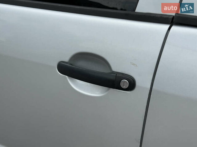 Серый Шкода Фабия, объемом двигателя 1.4 л и пробегом 182 тыс. км за 3900 $, фото 28 на Automoto.ua