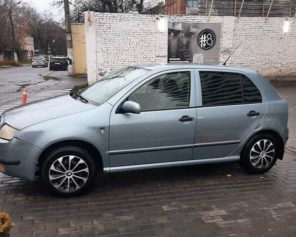 Серый Шкода Фабия, объемом двигателя 1.4 л и пробегом 312 тыс. км за 3100 $, фото 2 на Automoto.ua