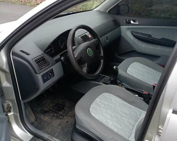 Сірий Шкода Фабія, об'ємом двигуна 1.4 л та пробігом 255 тис. км за 3000 $, фото 4 на Automoto.ua