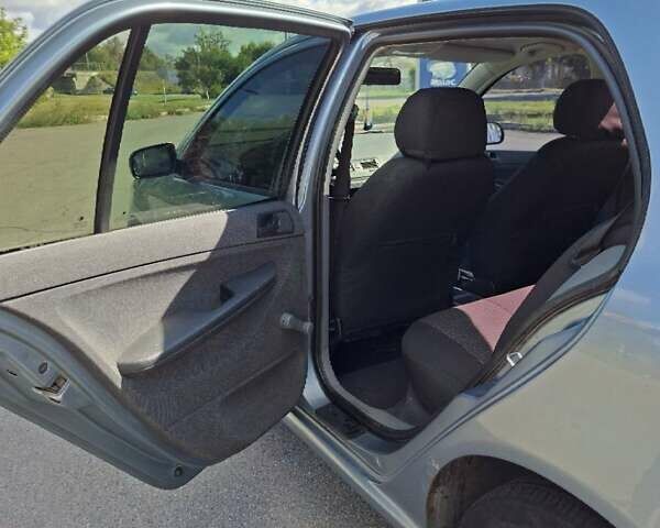 Серый Шкода Фабия, объемом двигателя 1.4 л и пробегом 195 тыс. км за 2900 $, фото 6 на Automoto.ua