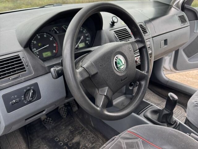 Сірий Шкода Фабія, об'ємом двигуна 1.4 л та пробігом 250 тис. км за 2500 $, фото 14 на Automoto.ua